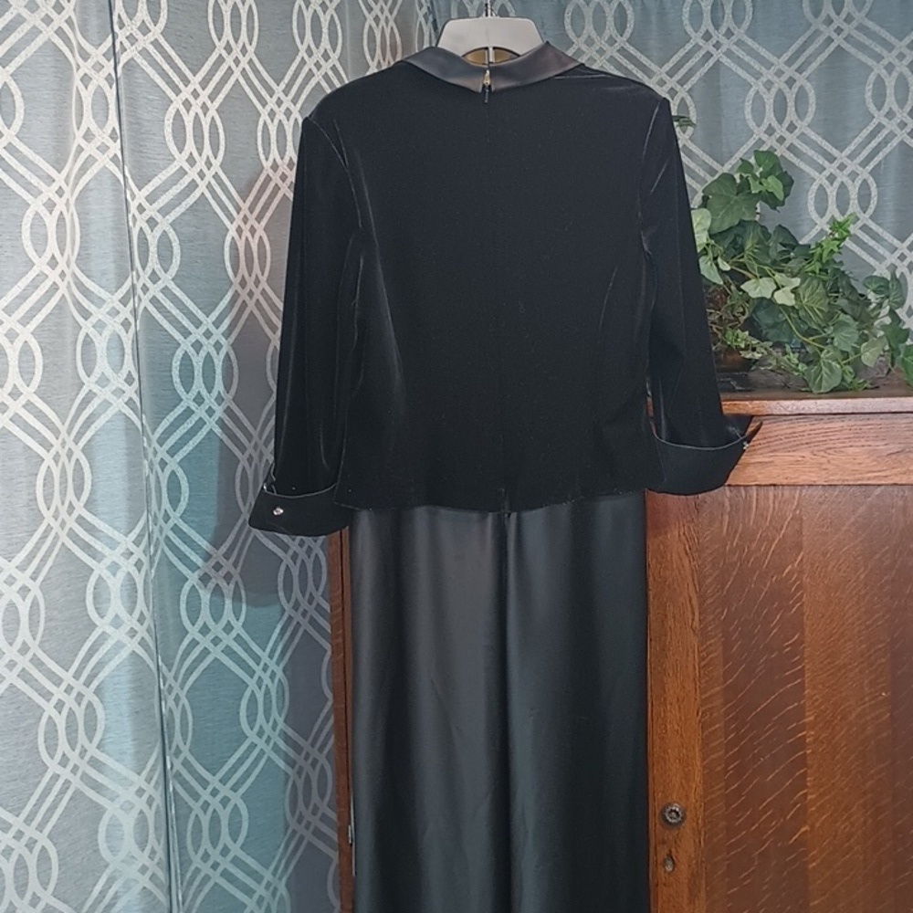 Velvet and satin tuxedo gown 12 - Picture 3 of 6